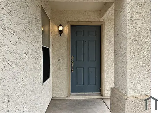 2403 E Palm Beach Dr — Photo 2