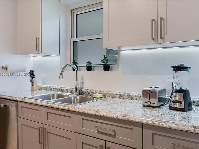 820 SW 26th Rd — Photo 10