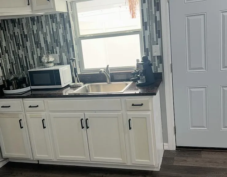 2706 W Lake Ave — Photo 9