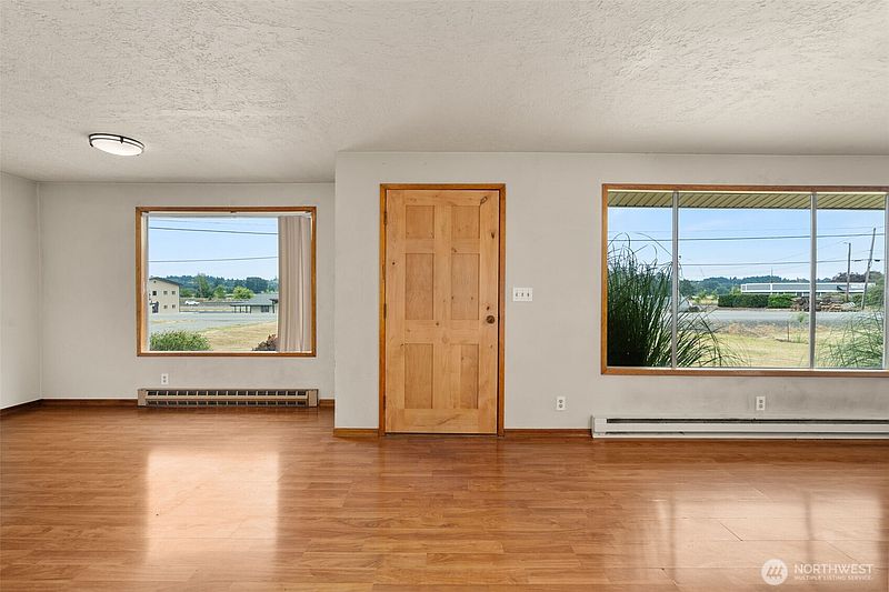 4th image of 1579 Bishop Road