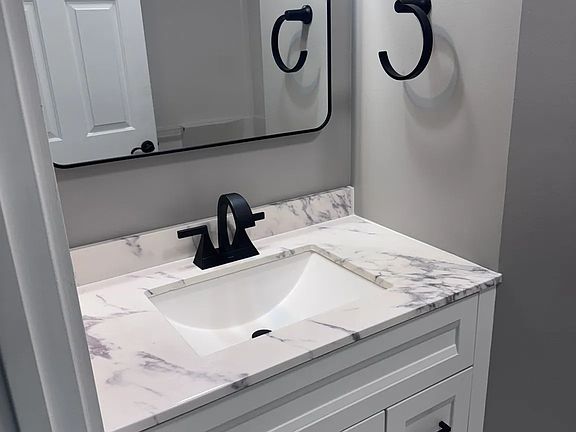 4th image of 676 Huffine Manor Cir
