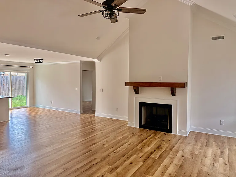 631 Brookes Lndg NW — Photo 10