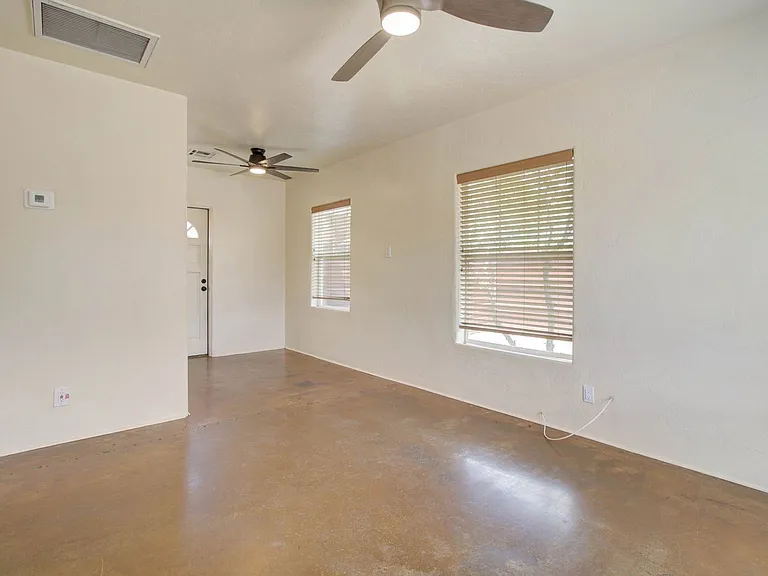1010 E Coronado Rd — Photo 6