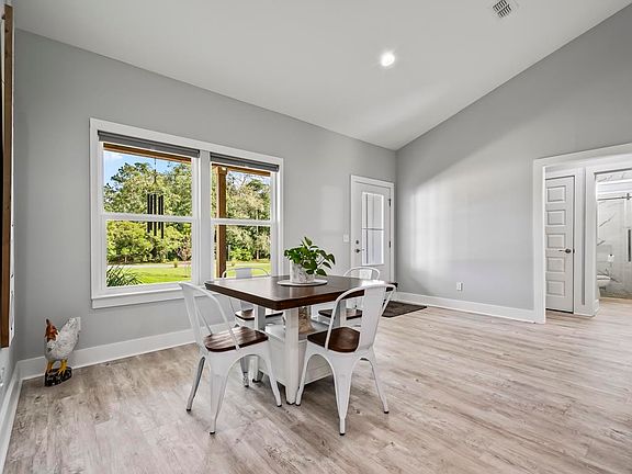 4th image of 898 Circle Dr