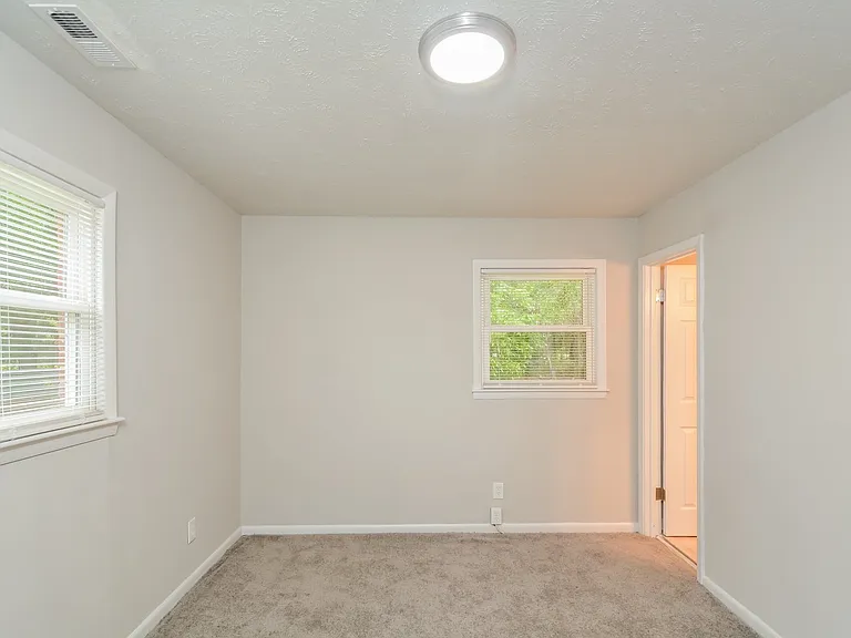 1790575_020_main_bedroom_13182616.jpg