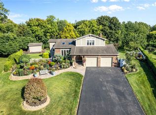 265 Hillary Ln, Penfield, NY 14526