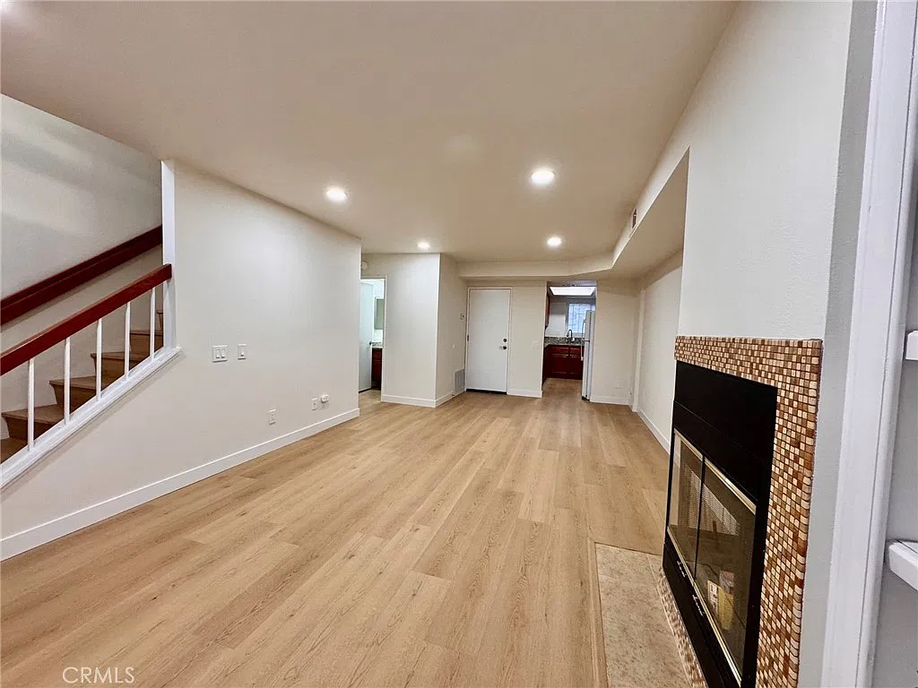 2 bed, 2.5 bath, 984 sqft, $2,500 — Photo 3