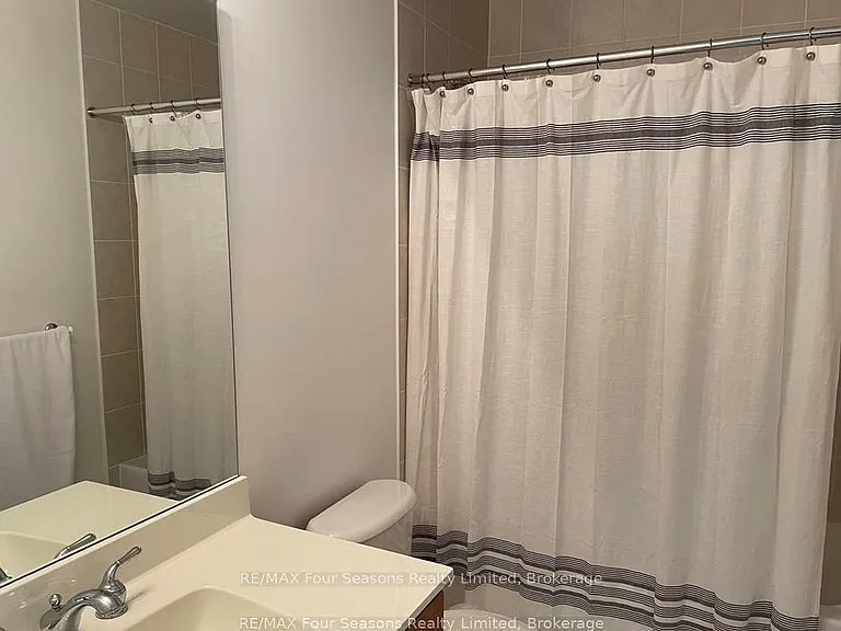 29 N Maple St — Photo 15