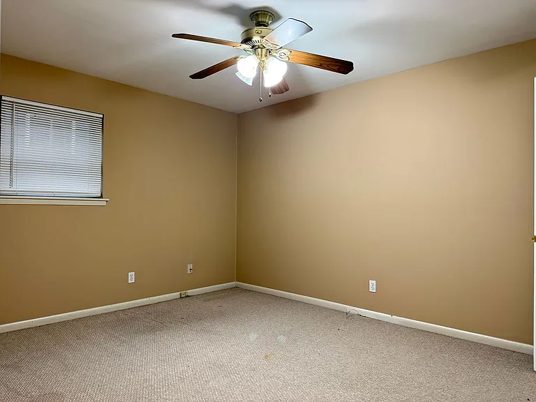 323 Auburn Dr — Photo 9