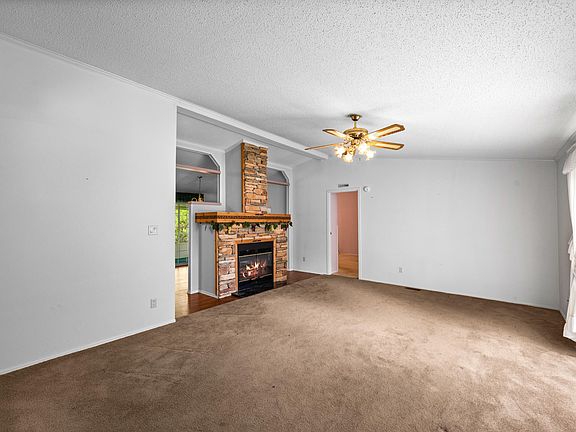 4th image of 4025 Camp Hollow Rd