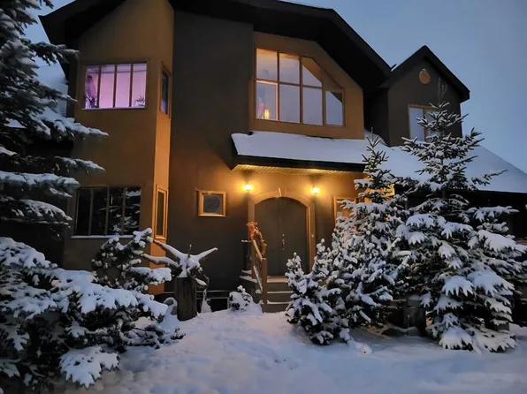 4643 N 29th Ave NW, Calgary, AB T3B 0J1