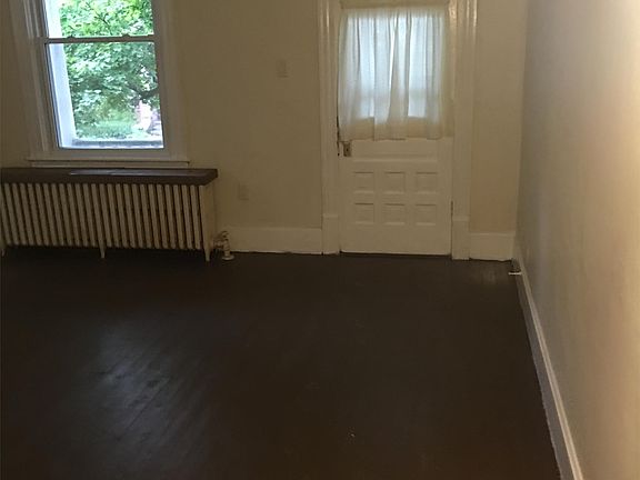 Living Room 14' x 15'2"