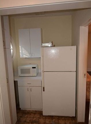 5th image of 10 Delafield Woods