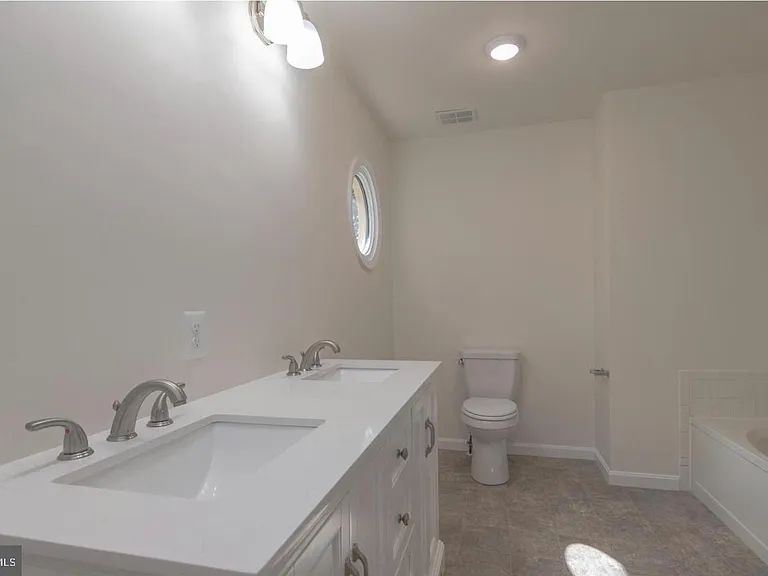 6120 Old Brentford Ct — Photo 12