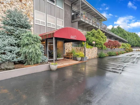 4460 SW Scholls Ferry Rd APT 24, Portland, OR 97225