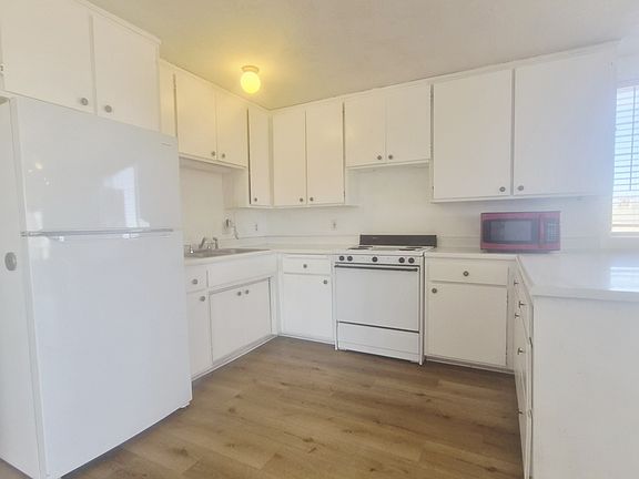 4th image of 1050 Alta Ave #B