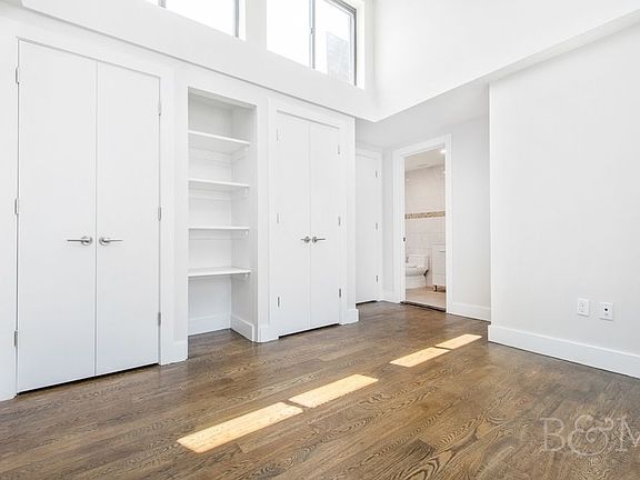 5th image of 33 Lexington Ave
