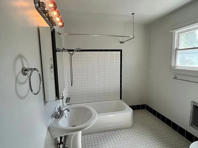 420 N Ave 66 — Photo 9