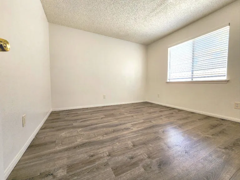 16518 Avalon Ave #2 — Photo 3