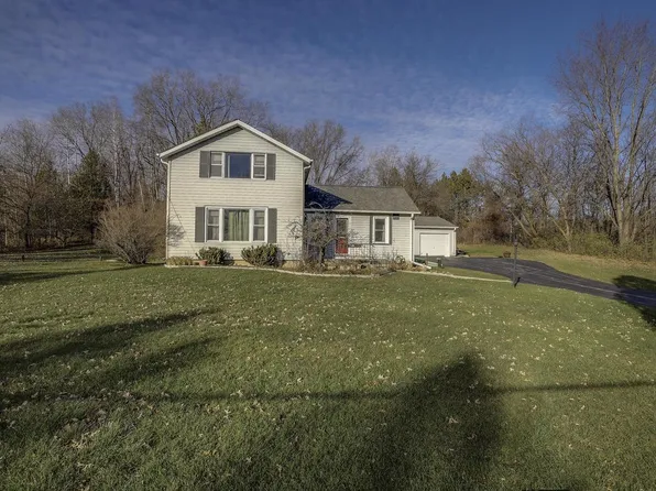 1832 Shalom DRIVE, West Bend, WI 53090