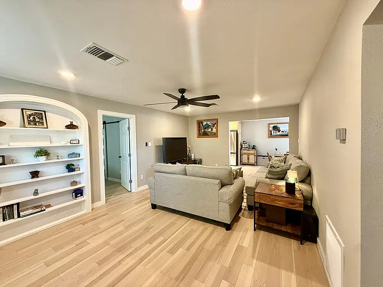 200 Santa Rita Dr — Photo 4