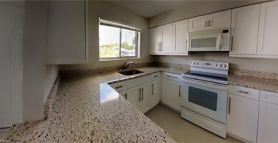 1st image of 1024 SE 24th Ave APT 1