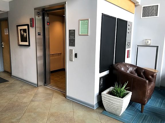 3rd image of 1122 W Catalpa Ave APT 1008