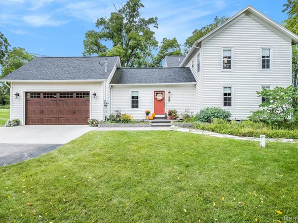 5009 Hegel Rd, Goodrich, MI 48438