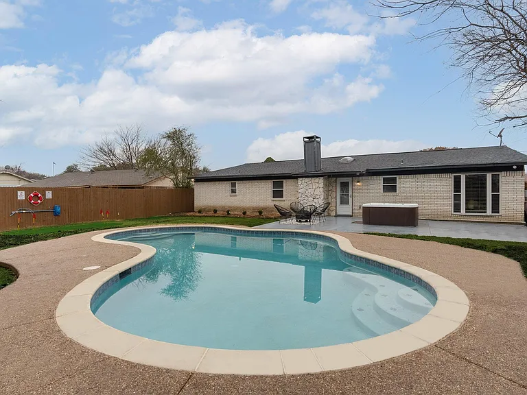 6048 Holiday Ln — Photo 39