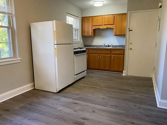 5th image of 2454 Grinstead Dr #B1