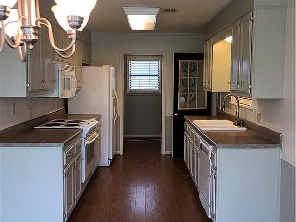 4th image of 3857 Dalewood St
