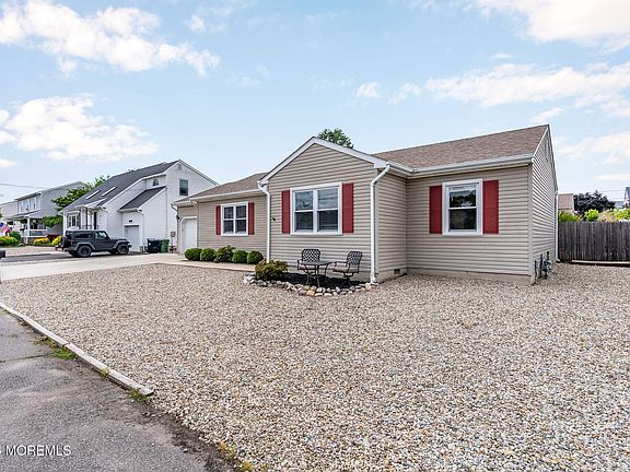 2nd image of 1516 Mizzen Avenue