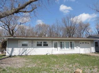 1411 Arthur St, Pekin, IL 61554