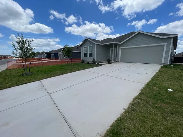 3 bed, 1891 sqft, $1,950 — Photo 2