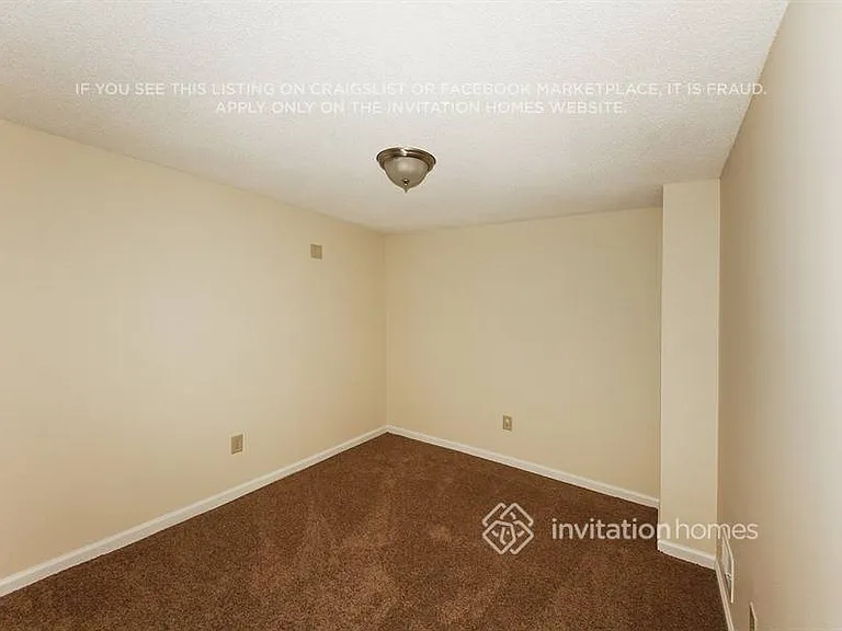 323 Princess Ave — Photo 13