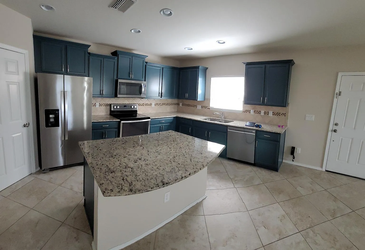 2 bed, 2.5 bath, 1320 sqft, $2,000 — Photo 4