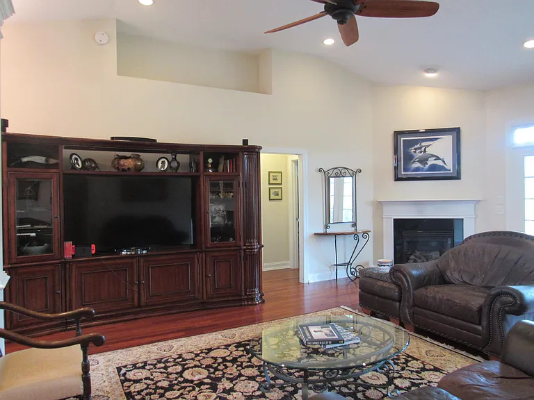 1271 Greenbriar Dr — Photo 11