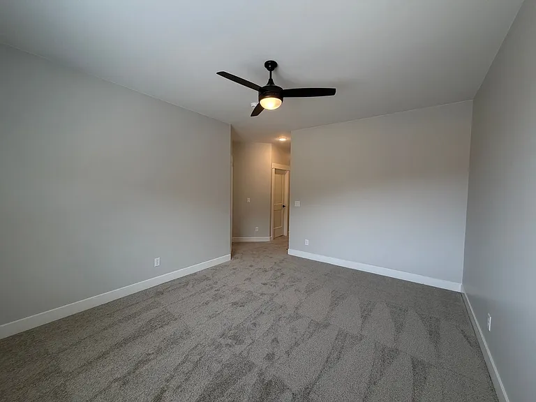 577 E Hemsworth Ln — Photo 32
