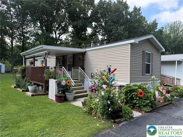 8220 Airport Rd, Northampton, PA 18067