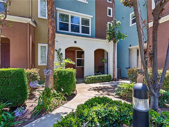 2nd image of 217 W Zinfandel Dr