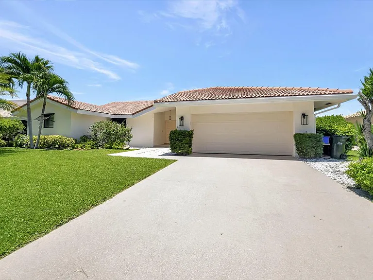 902 Foxpointe Cir — Photo 3