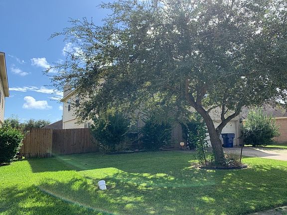 3rd image of 7921 Leaning Oak Dr