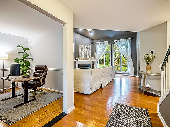5th image of 239 Saint Lawrence Blvd