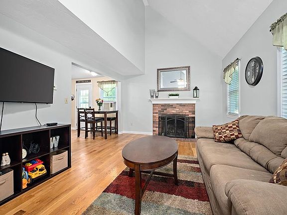 5th image of 11 Elliot Ln