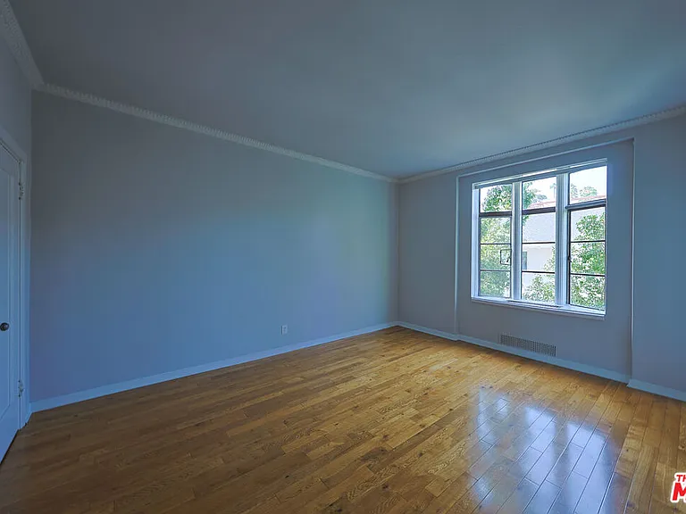 1314 N Hayworth Ave #303 — Photo 18