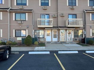 38 Daffodil Ln, Staten Island, NY 10314