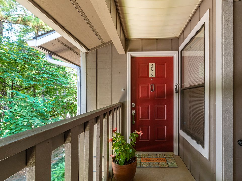 1st image of 4029 Woodridge Way