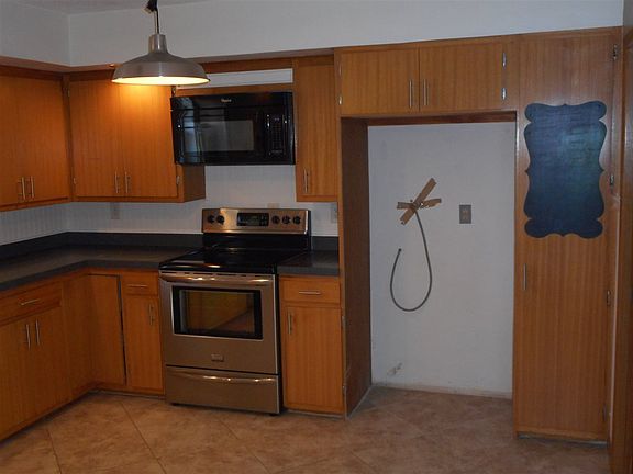 3rd image of 132 Crescent Dr