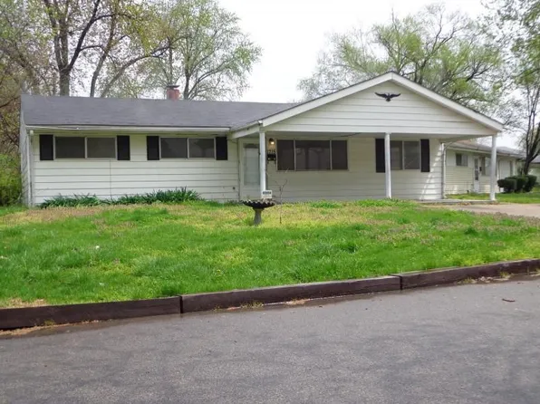 1715 Parklane Dr, Cahokia, IL 62206