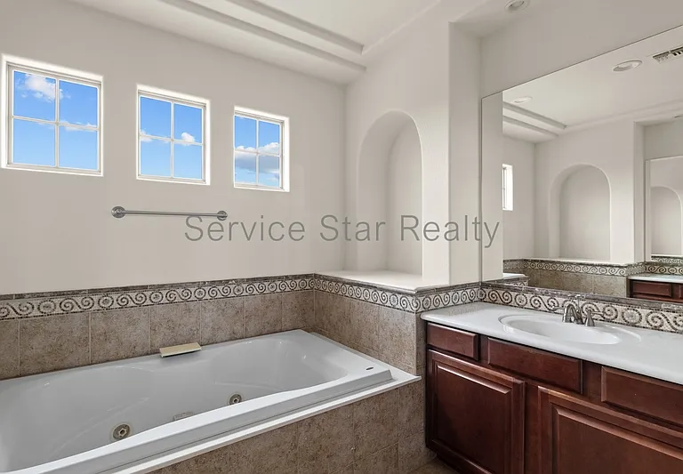 3724 E Robin Ln — Photo 17